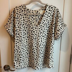 MELLODAY Cream and Black Spotted Short Sleeve Top